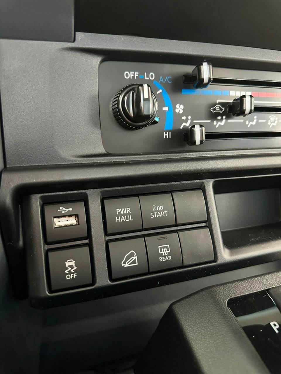 2027 Toyota Land Cruiser — foto 17