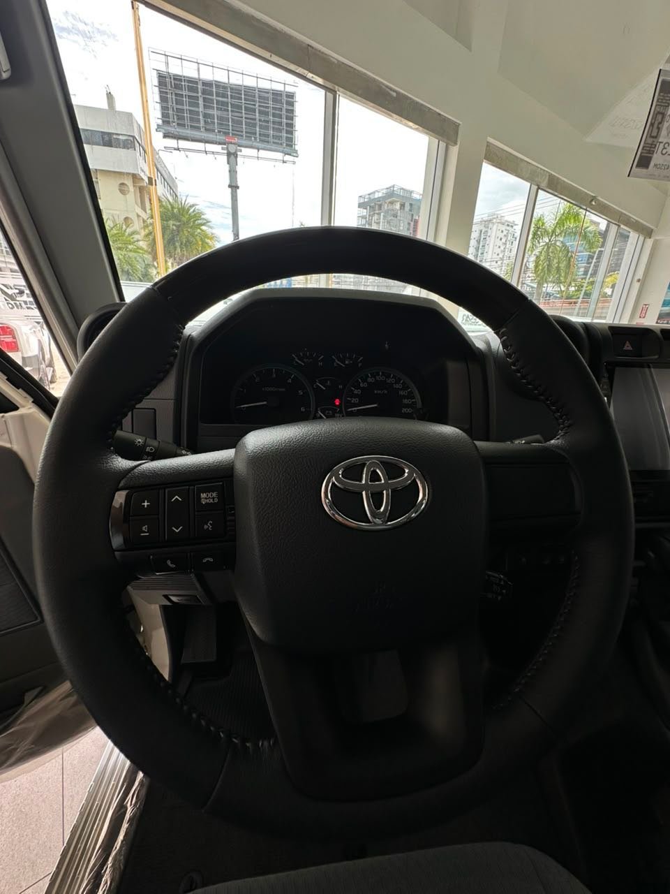 2027 Toyota Land Cruiser — foto 13