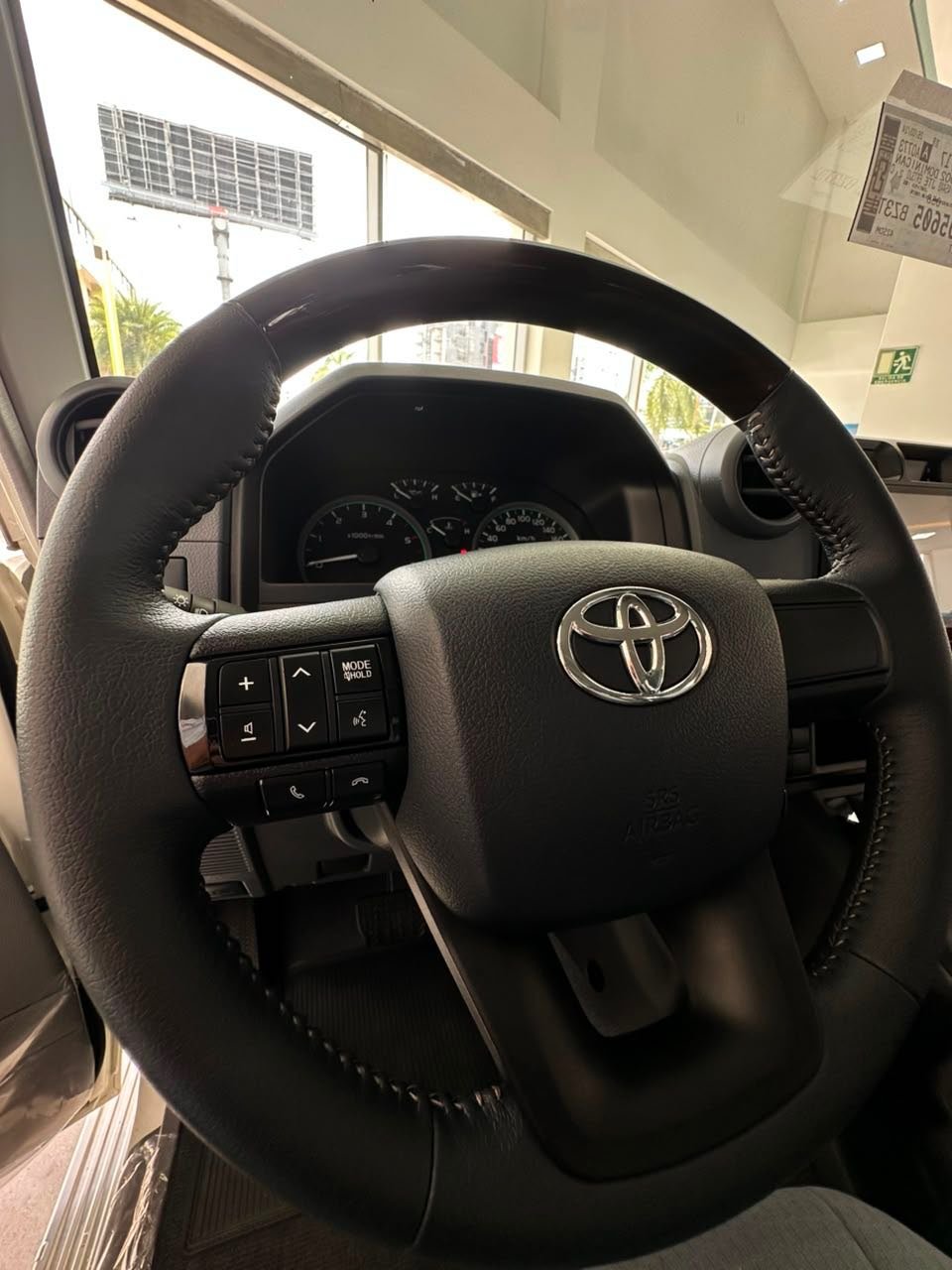 2027 Toyota Land Cruiser — foto 15