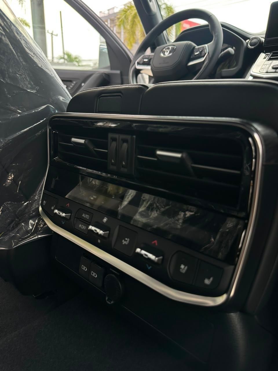 2027 Toyota Land Cruiser — foto 10