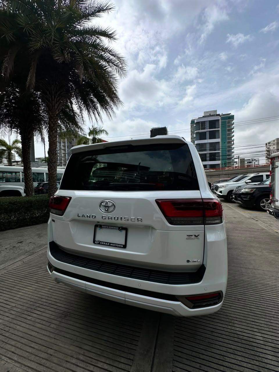 2027 Toyota Land Cruiser — foto 4