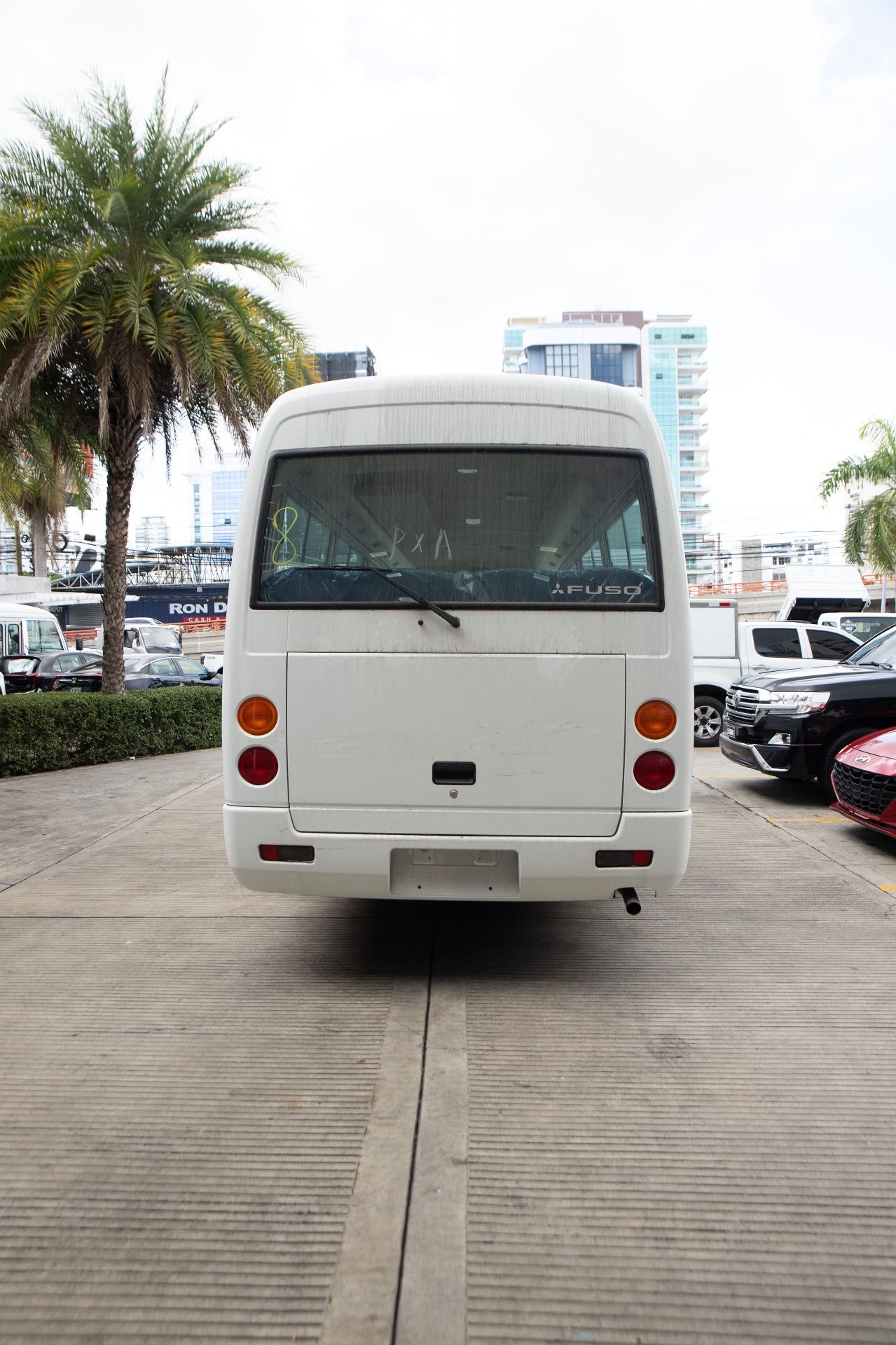 2027 Mitsubishi Fuso Rosa — foto 2