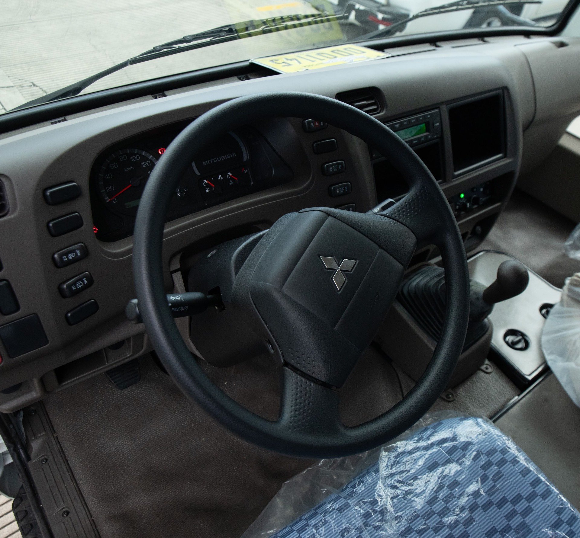 2027 Mitsubishi Fuso Rosa — foto 4