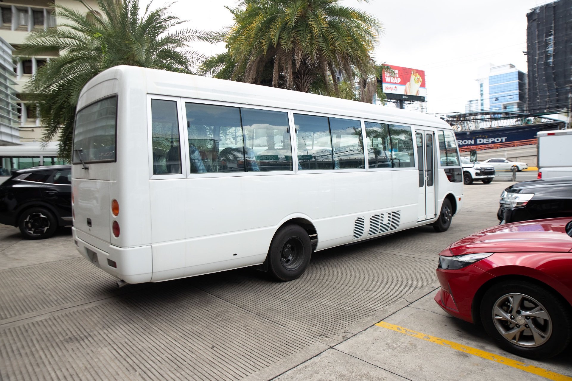 2027 Mitsubishi Fuso Rosa — foto 3