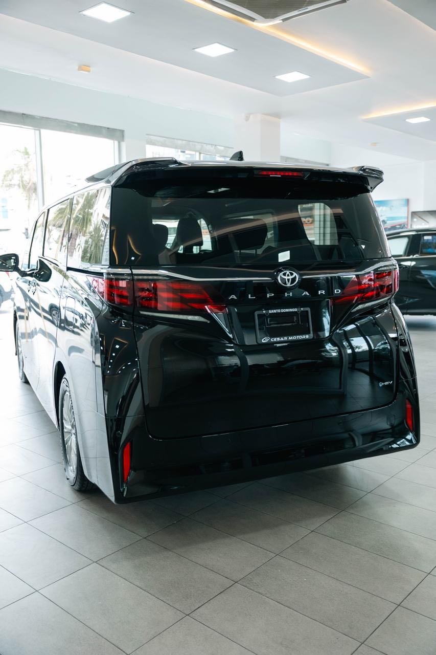 2026 Toyota Alphard — foto 8