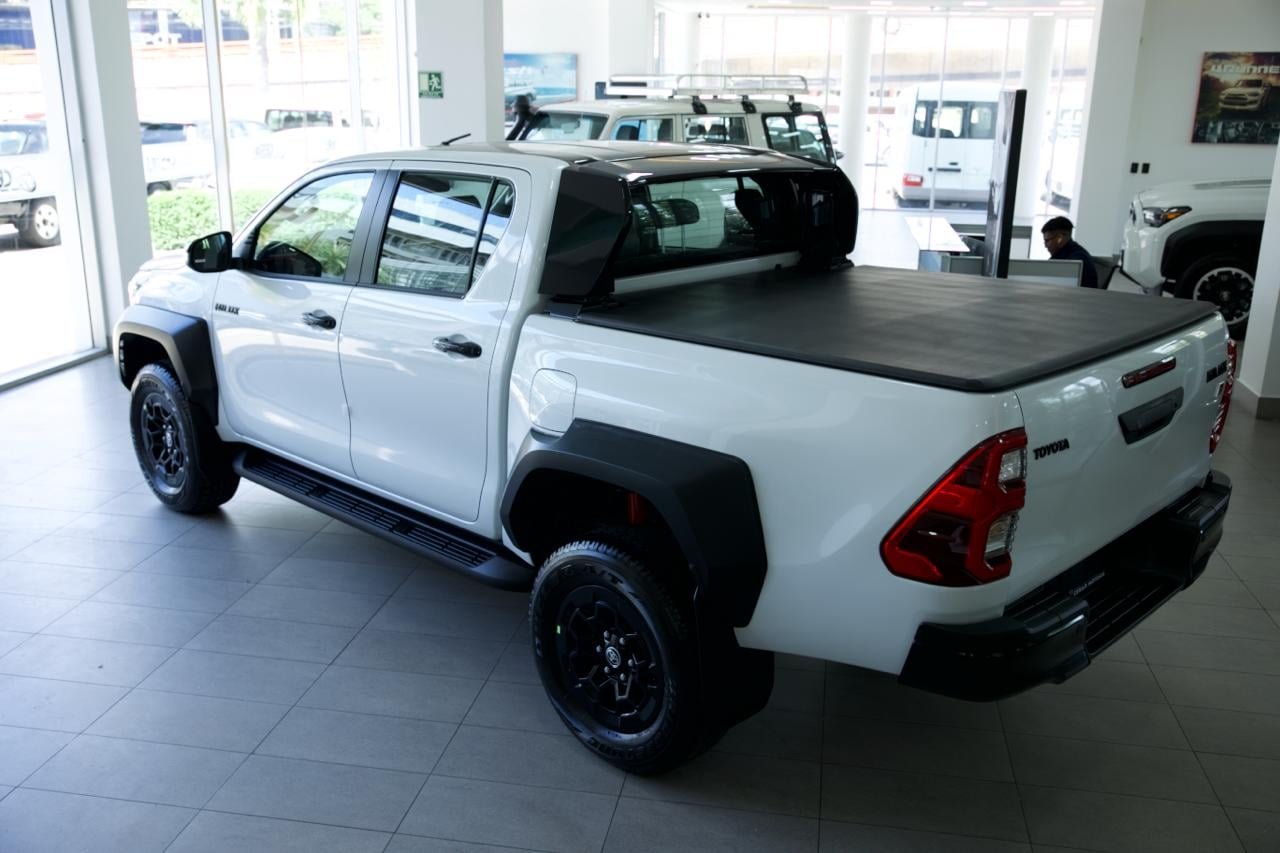 2027 Toyota Hilux — foto 3