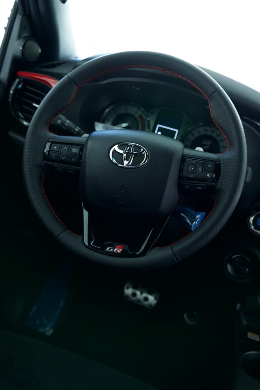 2027 Toyota Hilux — foto 13