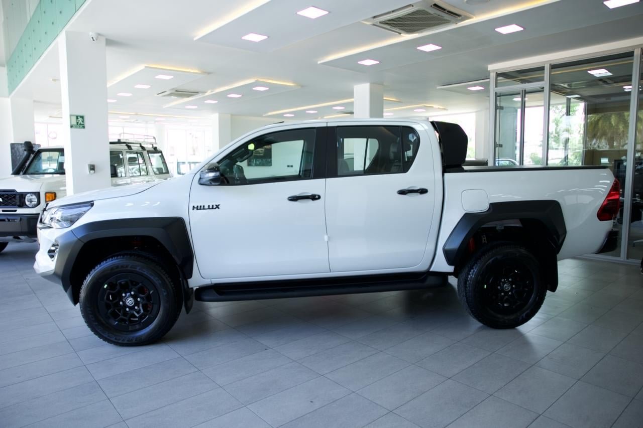 2027 Toyota Hilux — foto 2