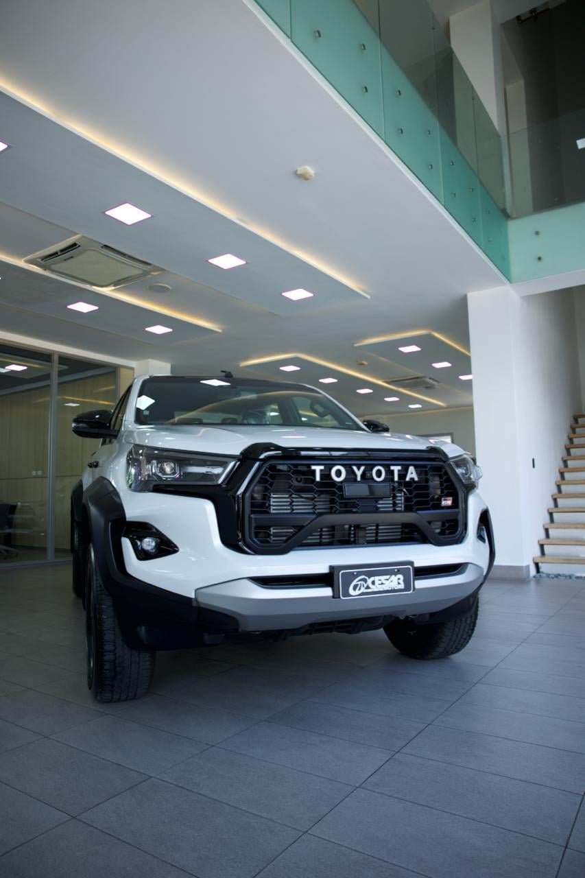 2027 Toyota Hilux — foto 1