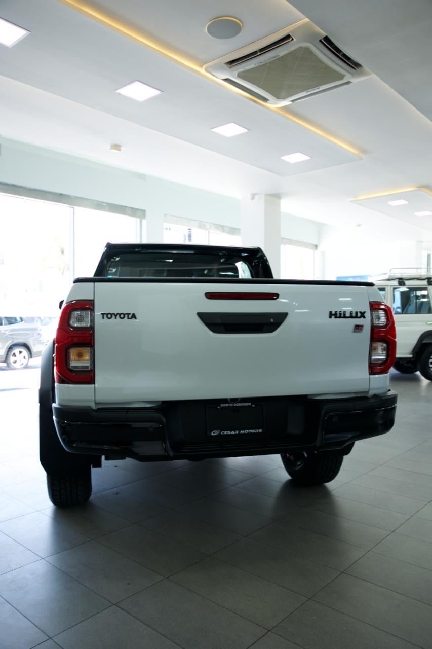 2027 Toyota Hilux — foto 4
